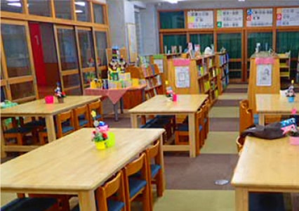 杜の里小学校図書室